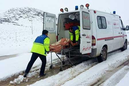 انتقال 28 بیمار در راه مانده برف و کولاک به مراکز درمانی