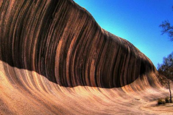 ویو راک؛ صخره زیبا به شکل امواج خروشان