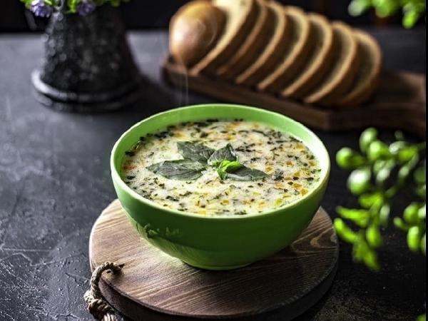 طرز تهیه آش گشنیز تبریزی به 2 روش با ماست و بدون ماست